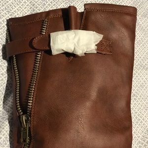 Shoe dazzle flat boots